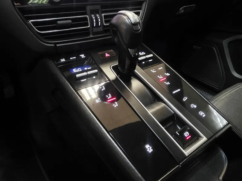 Porsche Macan 2.0 265cv 18
