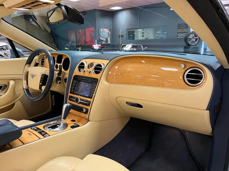 Bentley Continental GTC 11