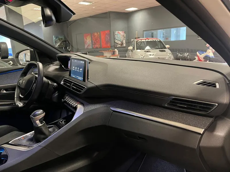 Peugeot 3008 1.2 GT LINE 12