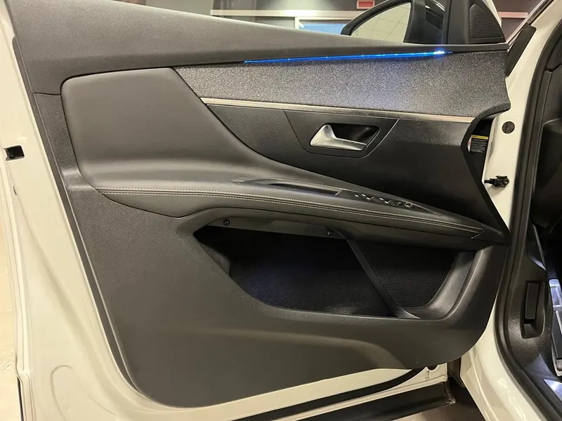 Peugeot 3008 1.2 GT LINE 10