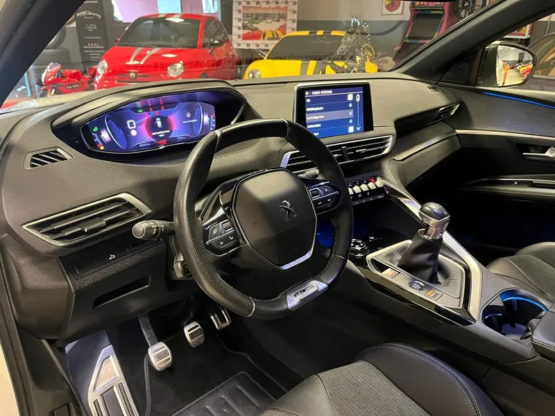 Peugeot 3008 1.2 GT LINE 11