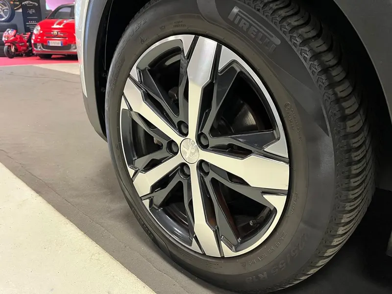 Peugeot 3008 1.2 GT LINE 9