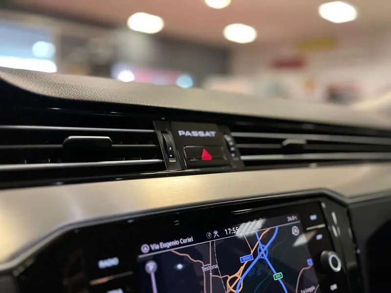 Volkswagen Passat TDI 2.0 R-line 200cv 24