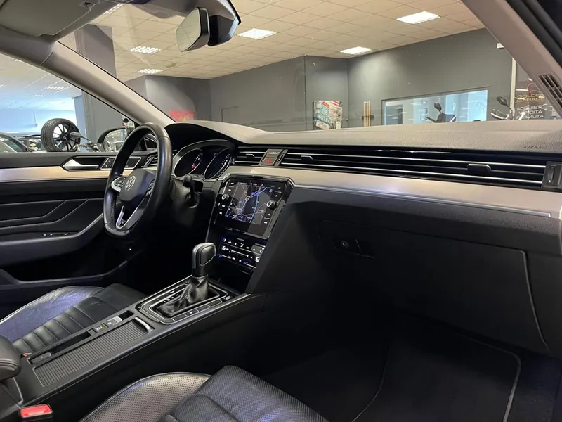 Volkswagen Passat TDI 2.0 R-line 200cv 12