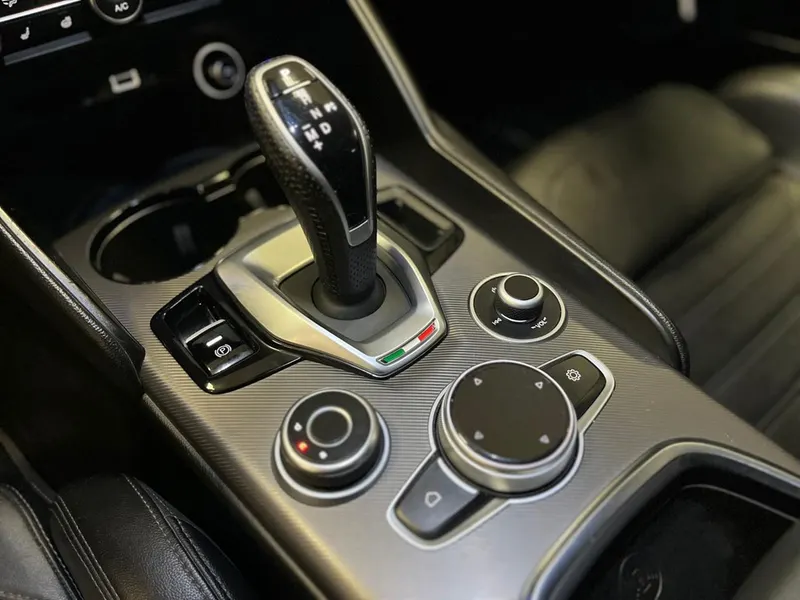 Alfa Romeo Giulia 2.2 210cv AT8 AWD Q4 Veloce 17