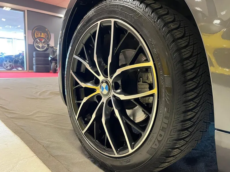 BMW 320 i 9