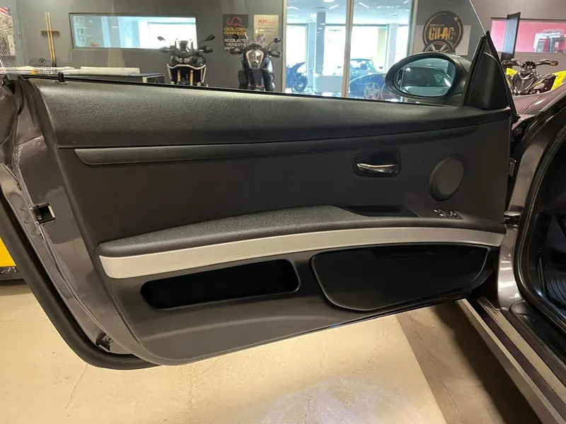BMW 320 i 10