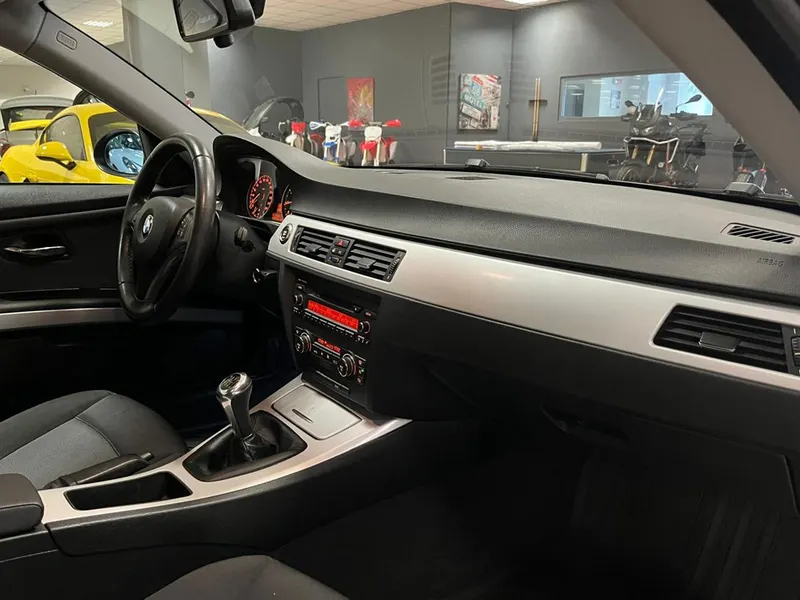 BMW 320 i 12