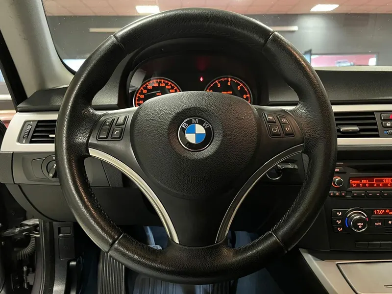 BMW 320 i 16