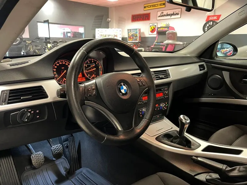 BMW 320 i 11