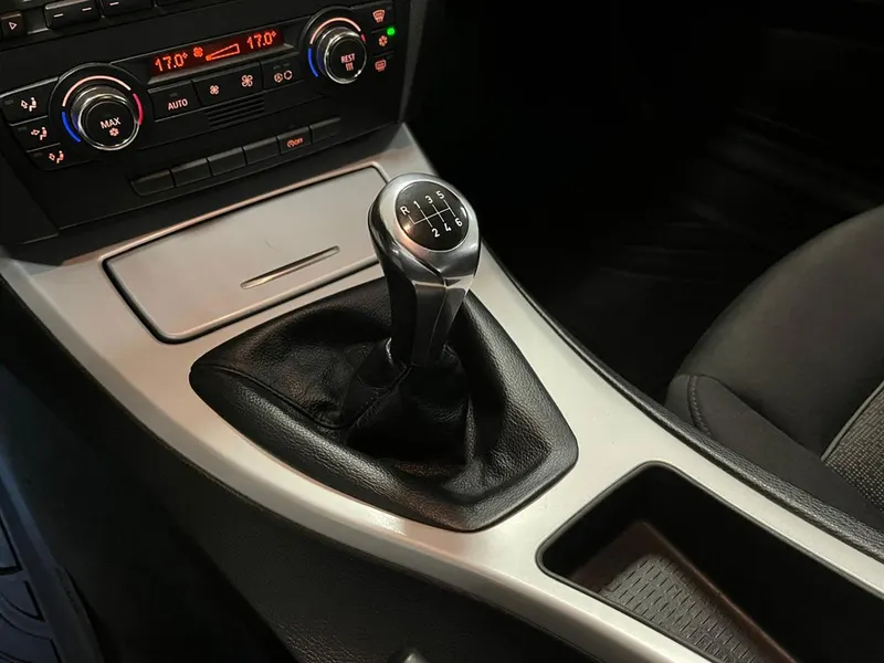 BMW 320 i 18
