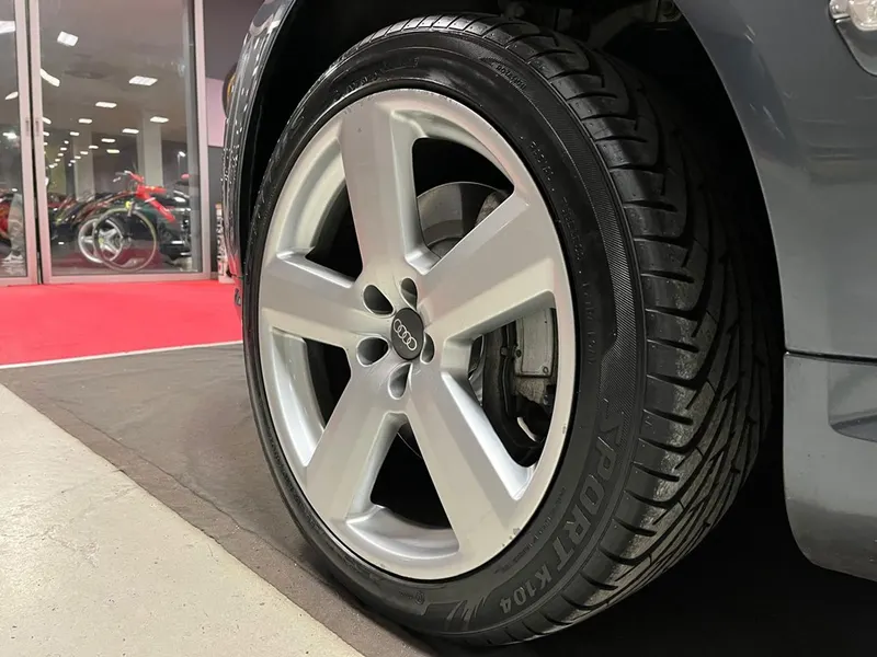 Audi A8 4.2 V8 FSI Quattro Tiptronic 8