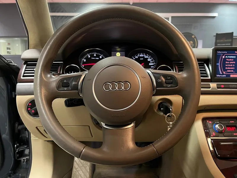 Audi A8 4.2 V8 FSI Quattro Tiptronic 16