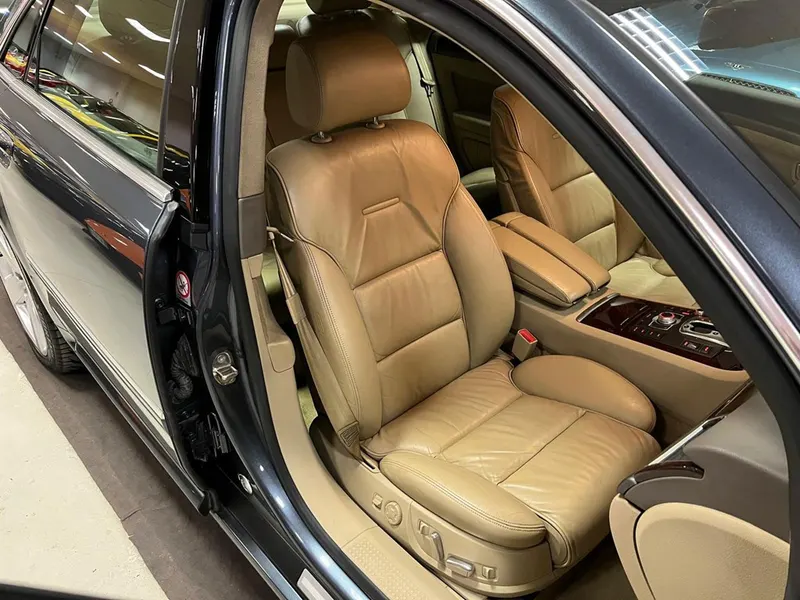 Audi A8 4.2 V8 FSI Quattro Tiptronic 14