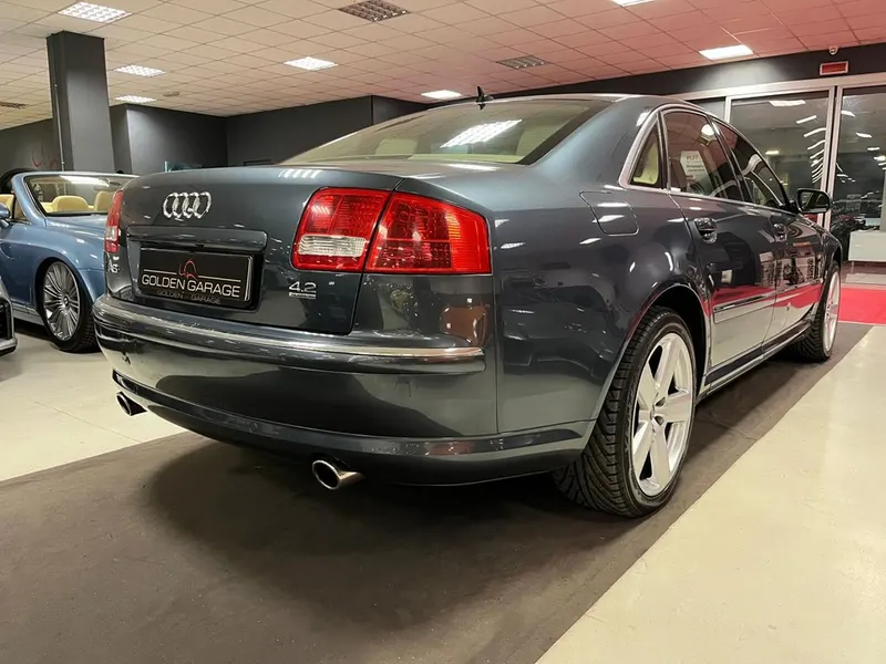 Audi A8 4.2 V8 FSI Quattro Tiptronic 5