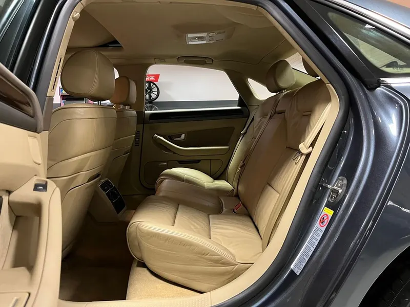 Audi A8 4.2 V8 FSI Quattro Tiptronic 15