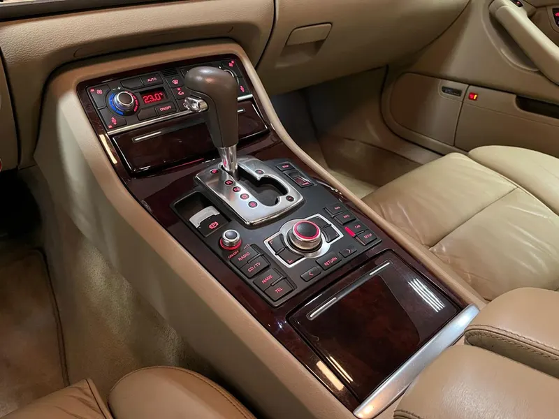 Audi A8 4.2 V8 FSI Quattro Tiptronic 22