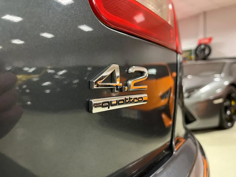 Audi A8 4.2 V8 FSI Quattro Tiptronic 24