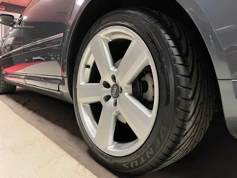Audi A8 4.2 V8 FSI Quattro Tiptronic 9