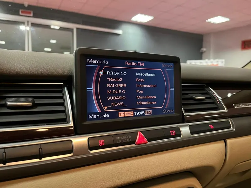 Audi A8 4.2 V8 FSI Quattro Tiptronic 19