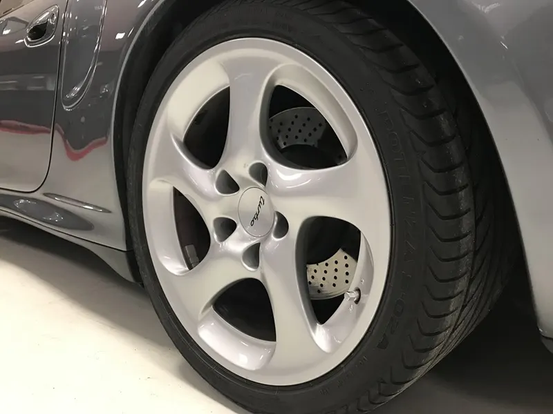 Porsche 911 (996) Turbo 9