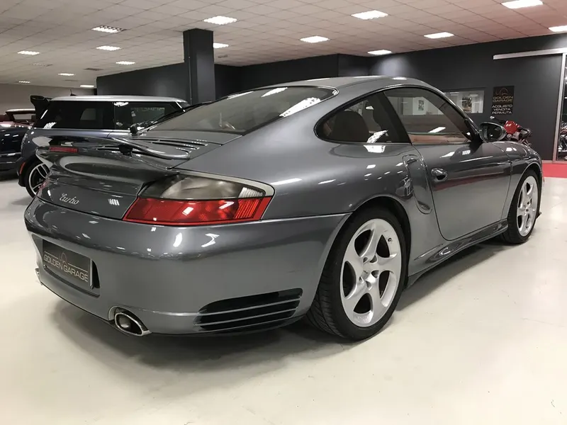 Porsche 911 (996) Turbo 5