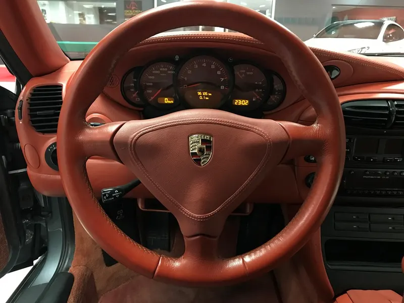 Porsche 911 (996) Turbo 16