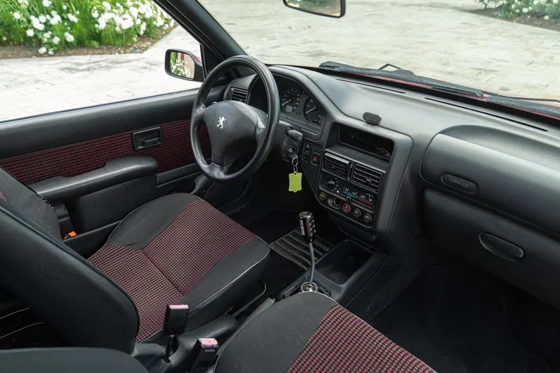 Peugeot 106 REPLICA RALLY 31