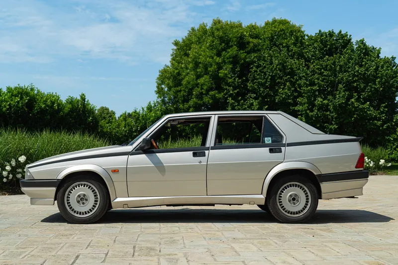 Alfa Romeo 75 2.0 4