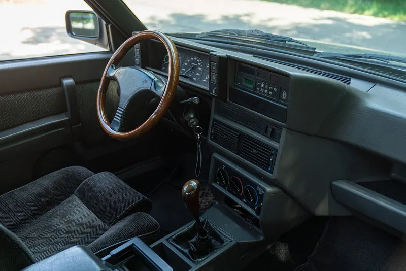 Alfa Romeo 75 2.0 25