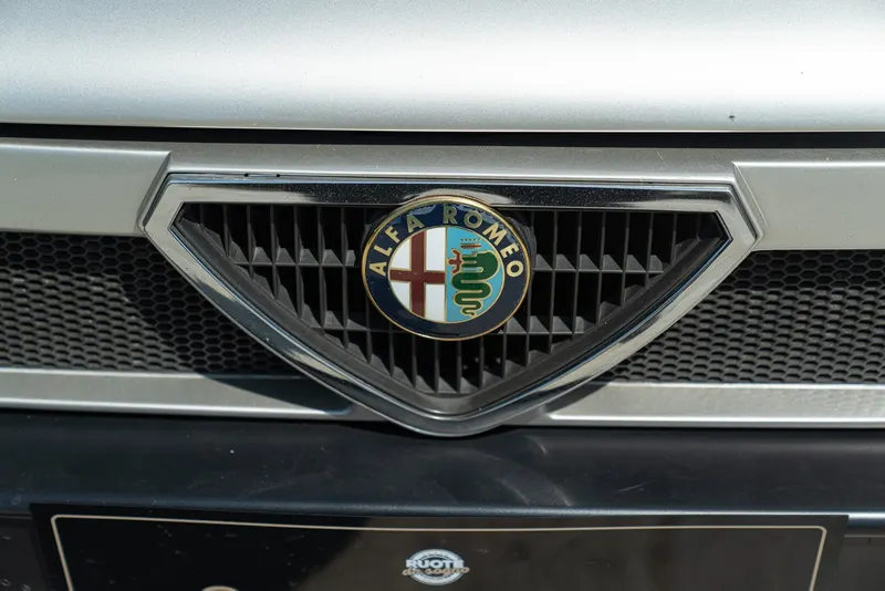 Alfa Romeo 75 2.0 11