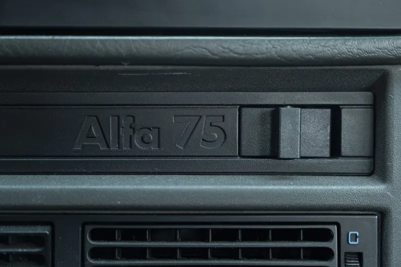 Alfa Romeo 75 2.0 49
