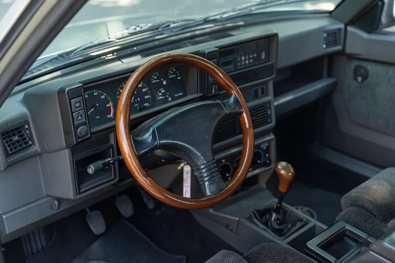 Alfa Romeo 75 2.0 27