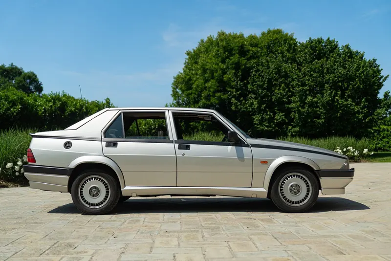Alfa Romeo 75 2.0 5