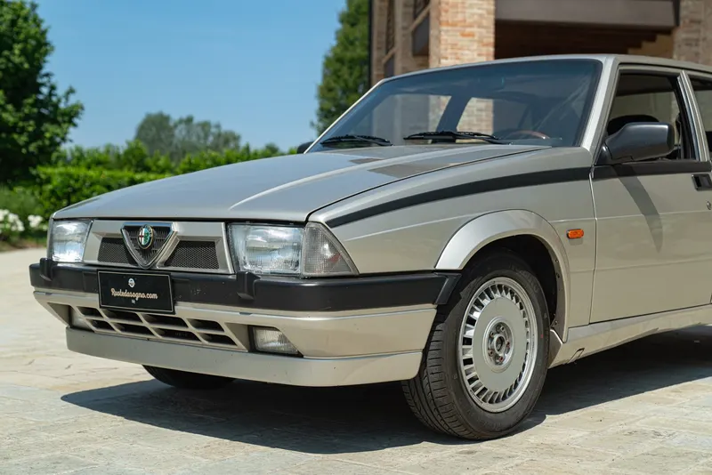 Alfa Romeo 75 2.0 15