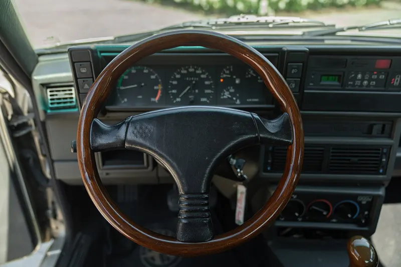 Alfa Romeo 75 2.0 43