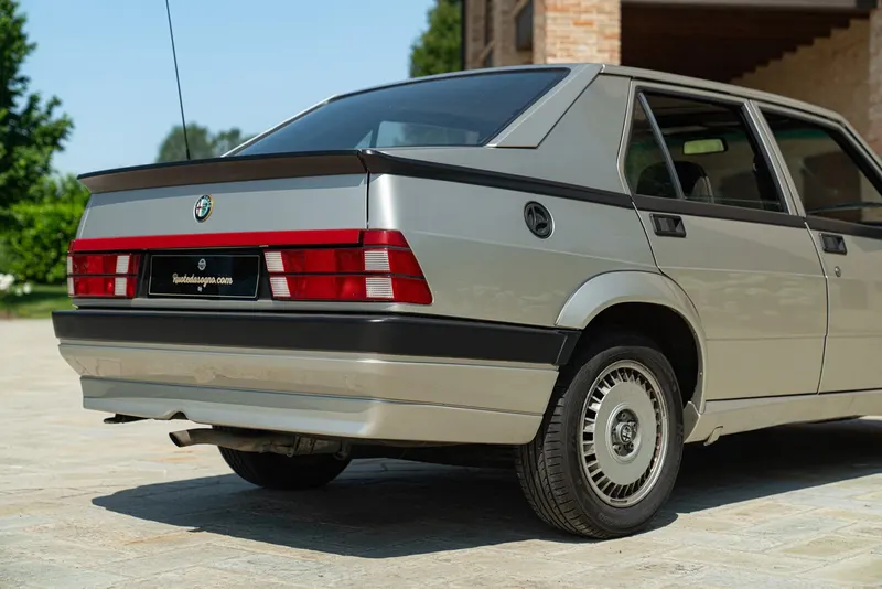 Alfa Romeo 75 2.0 23