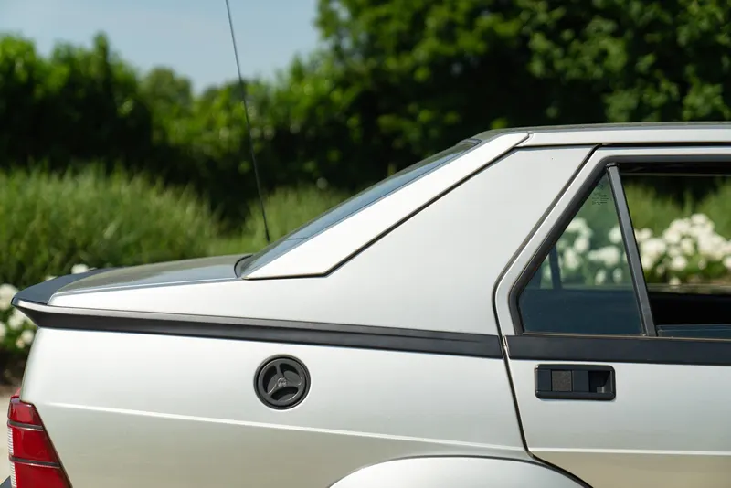 Alfa Romeo 75 2.0 17