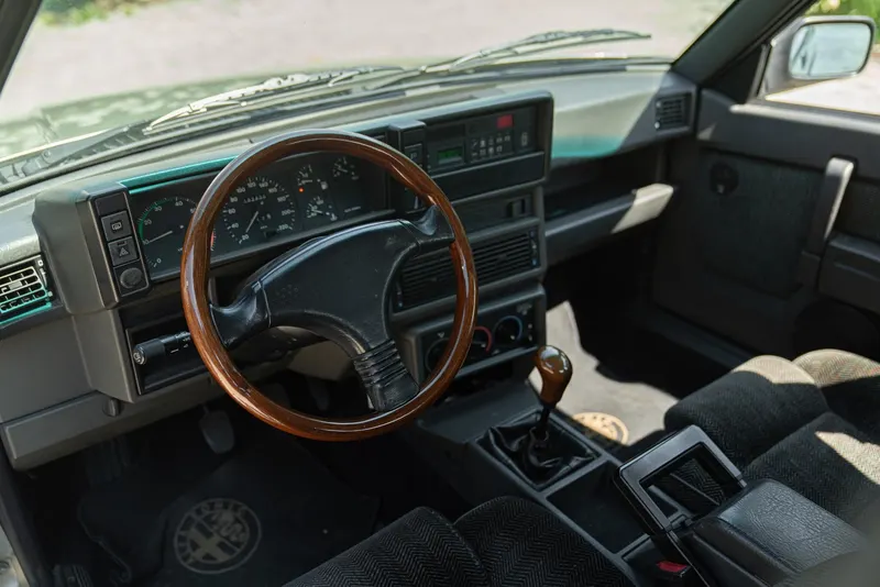Alfa Romeo 75 2.0 44
