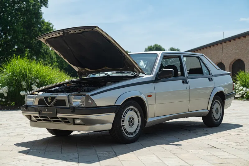 Alfa Romeo 75 2.0 56