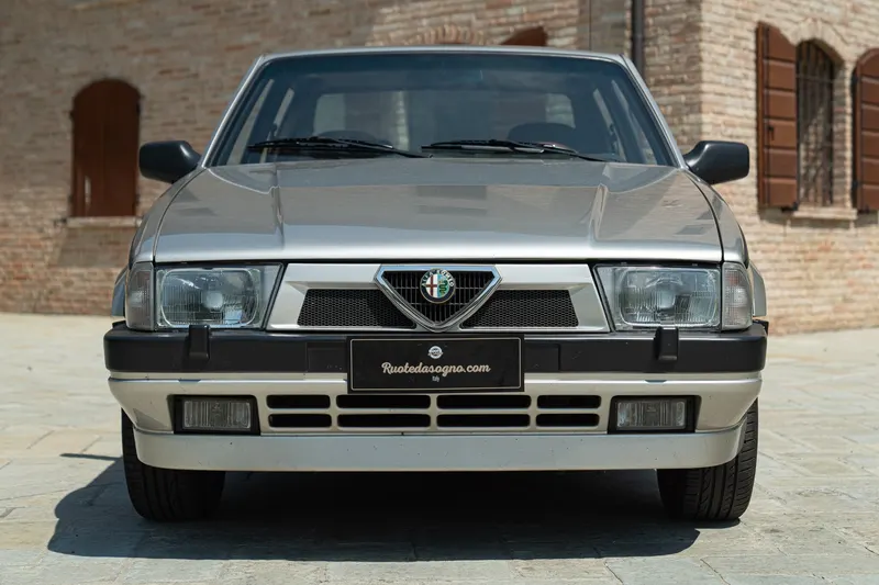 Alfa Romeo 75 2.0 3