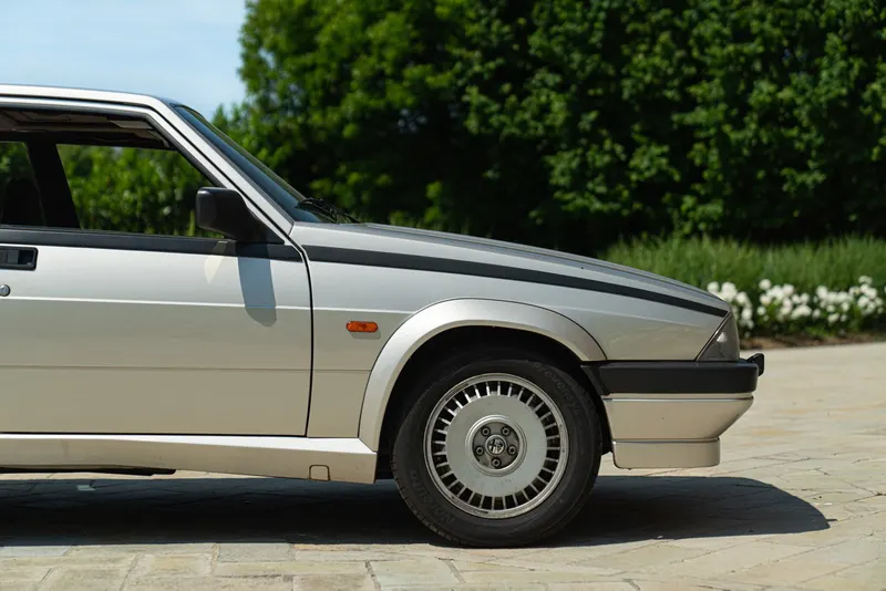Alfa Romeo 75 2.0 18
