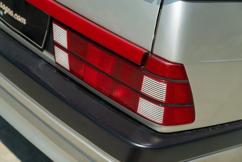 Alfa Romeo 75 2.0 22
