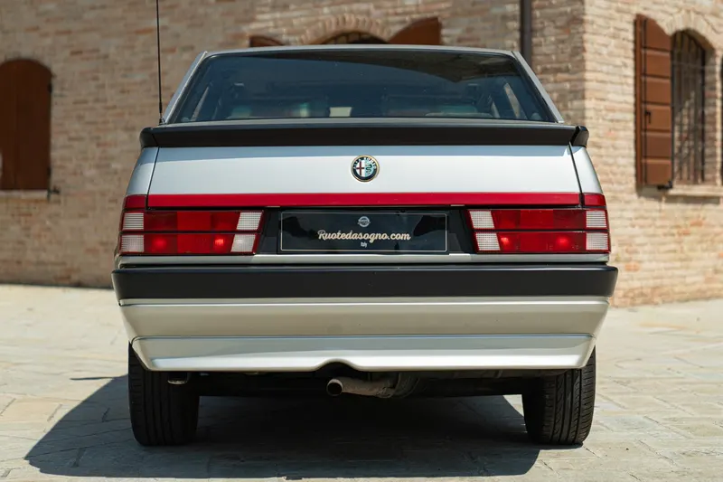 Alfa Romeo 75 2.0 8