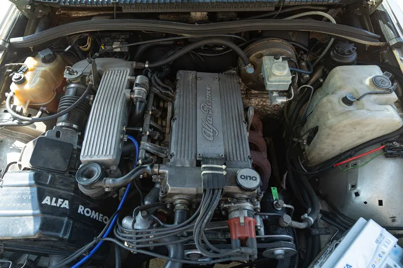 Alfa Romeo 75 2.0 57