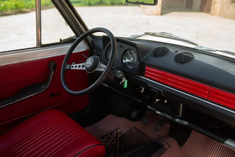 A 112 ELEGANT 21