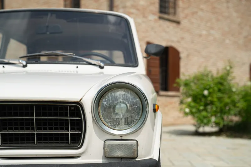 A 112 ELEGANT 9
