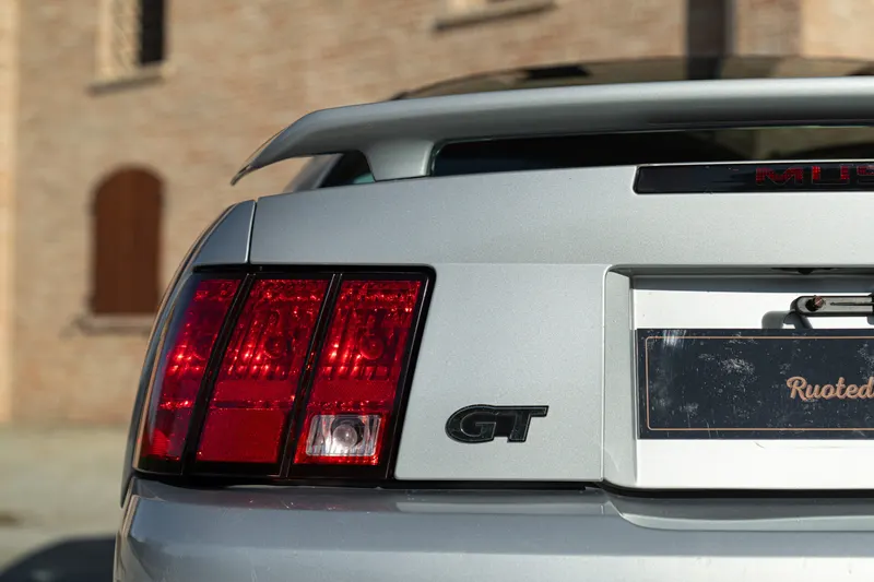 Ford MUSTANG GT V8 SRS 18