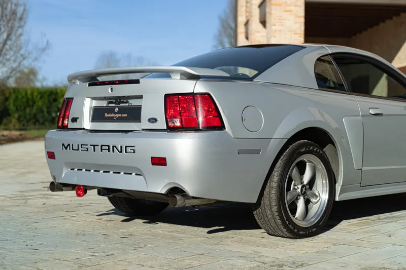 Ford MUSTANG GT V8 SRS 21
