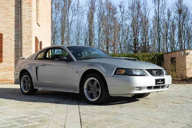 Ford MUSTANG GT V8 SRS 2